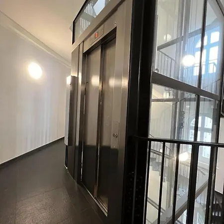 2 Rooms, Hall, Kitchen, Bathroom, 79sqm Apartment Pressburg