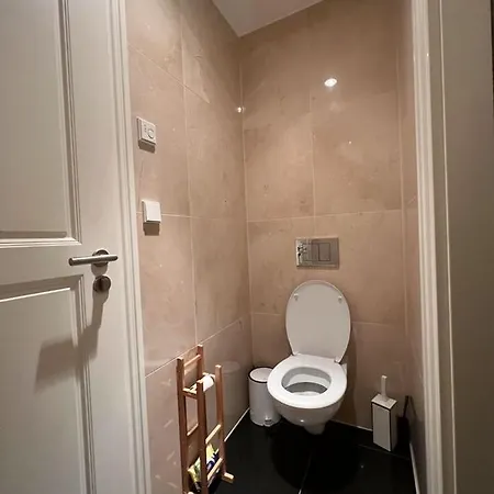 2 Rooms, Hall, Kitchen, Bathroom, 79sqm Pressburg